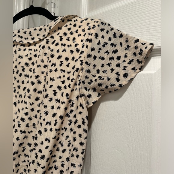 Piper and Scoot waist tie black and cream spotted flutter sleeve dress - Picture 4 of 5